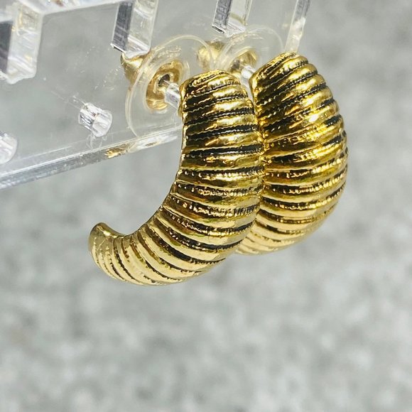 Half Hoop Vintage Pierced Post Earrings Womens Gold Tone Ridged Ribbed Textured - Picture 6 of 16